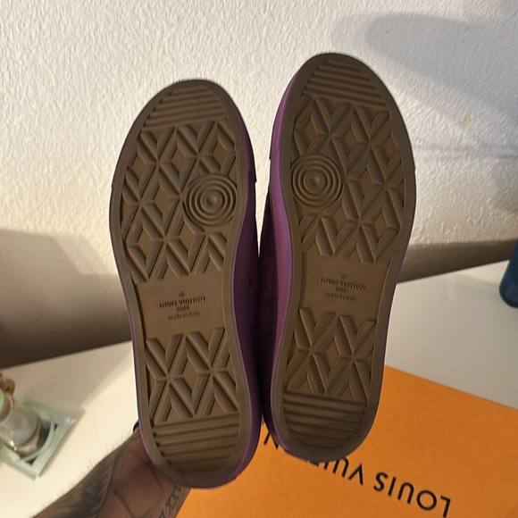 Louis Vuitton Sneaker size 9 - Picture 3 of 4